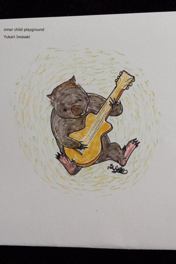 Wombat playing the guitar by Yukari Iwasaki